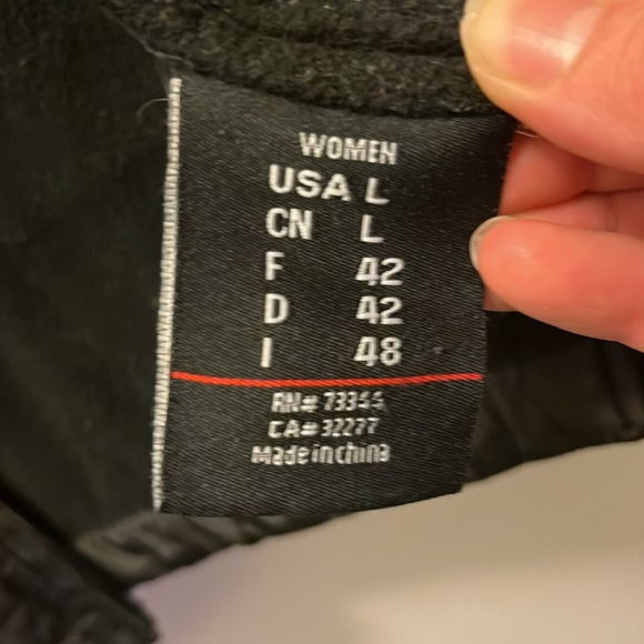 Marker Women's Black Quilted Vest size large - Picture 8 of 10